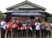 Polres Tulang Bawang Berikan Bansos Kepada Masyarakat Terdampak Bencana Alam Angin Puting Beliung