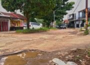Jalan Rusak Parah, Masyarakat Minta Pemerintah Segera Memperbaiki