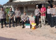 Polres Mesuji Berikan Bantuan Sosial di Desa Sungai Cambai, Demi Peduli Warga