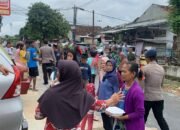 Ribuan Porsi Makanan Dibagikan Satbrimob Polda Lampung ke Masyarakat Terdampak Banjir
