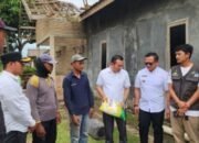 Korban Rumah Roboh di Sidowaluyo, Ketua Komisi I Bersama Dinsos Berikan Bantuan