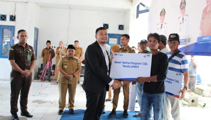 Pembangunan Gapura dan Tenda UMKM di Pasar Way Batu Kabupaten Pesisir Barat Dengan CSR BRI Kanca Liwa