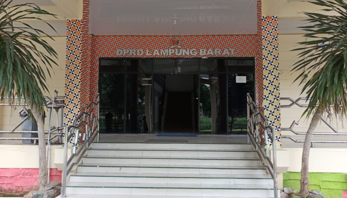Polemik Pengadaan Pin Emas 525 Juta, Satu Anggaran Dua Pernyataan, Skrip Gagal Sekretariat DPRD Lampung Barat