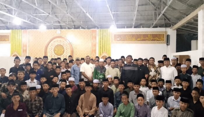 Ketum DPP Grib Jaya Berikan Santunan Ke Pondok Pesantren Baitul Makmur Kota Metro