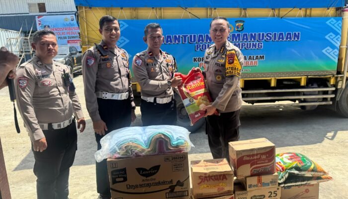 Truk Bantuan Polda Lampung Tiba di Polda Sumbar, Bantuan Segera Didistribusikan