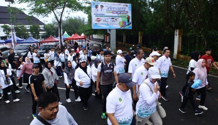 Antusias Sambut Kedatangan Presiden, Ribuan Warga Banten Meriahkan Jalan Sehat HPN 2026