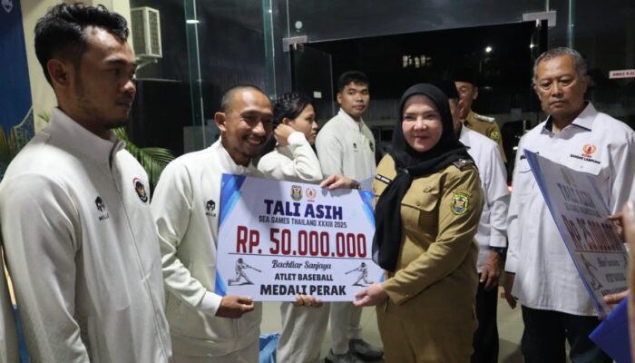 Apresiasi Prestasi SEA Games 2025, Wali Kota Eva Dwiana Guyur Atlet Bandar Lampung Bonus Puluhan Juta