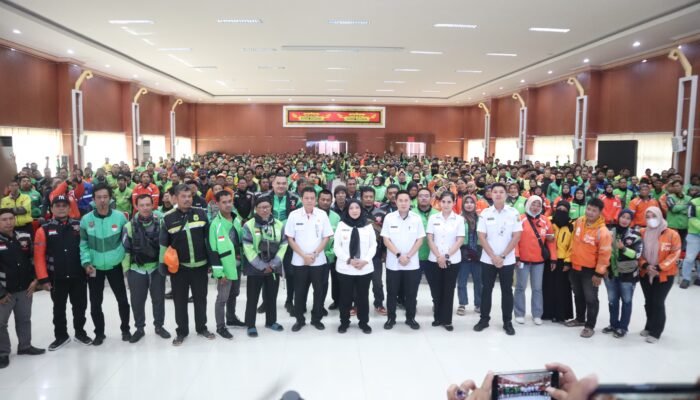 Pemkot Bandar Lampung Salurkan Beras dan Hadiah Umrah untuk Driver Ojol