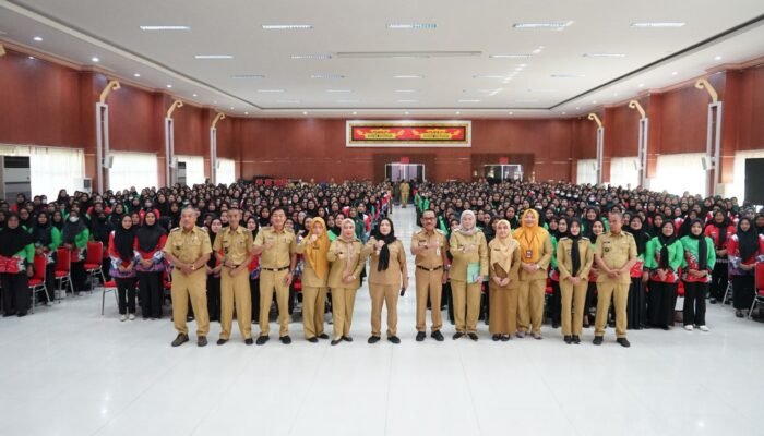 Apresiasi Garda Terdepan Kesehatan, Wali Kota Eva Dwiana Salurkan Insentif Ribuan Kader