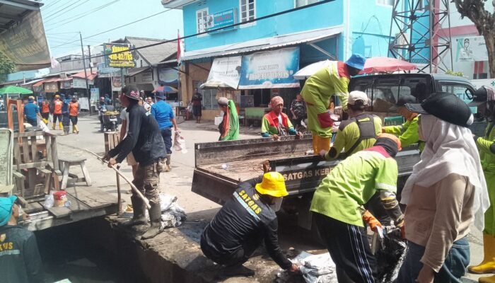 Antisipasi Banjir, Satgas Gabungan Bandar Lampung Masifkan Normalisasi Drainase di Sejumlah Titik