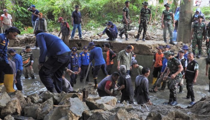 Sinergi Pemkot Bandar Lampung dan TNI Percepat Normalisasi Sungai di Jagabaya I