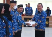 Pemkot Bandar Lampung Serahkan SK 95 PNS Purna Bhakti dan Tali Asih Rp 1,5 Juta