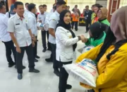 Wali Kota Bandar Lampung Bantu Driver Ojol Beras Masing-masing 10 Kg