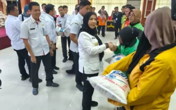 Wali Kota Bandar Lampung Bantu Driver Ojol Beras Masing-masing 10 Kg