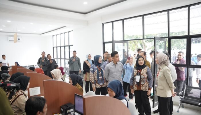 Sambangi RSUD Dadi Tjokrodipo, Wapres Gibran Beri Sinyal Dukungan Alkes MRI dan Pengembangan Layanan