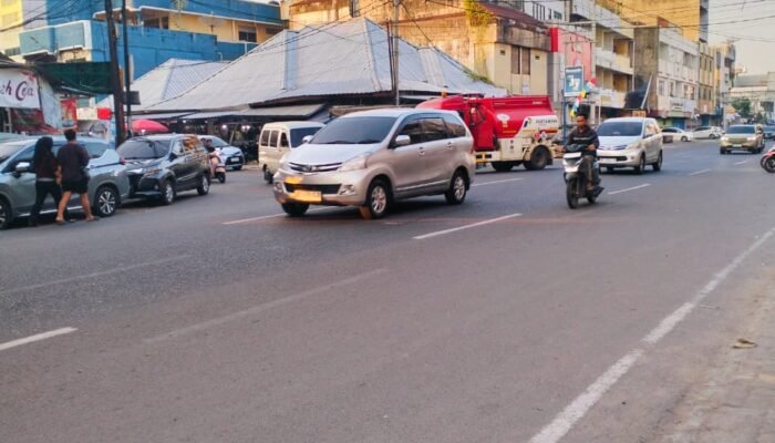 Sering Jadi ‘Langganan’ Kecelakaan, Warga Desak Pemasangan Warning Light di Persimpangan Pasar Kangkung
