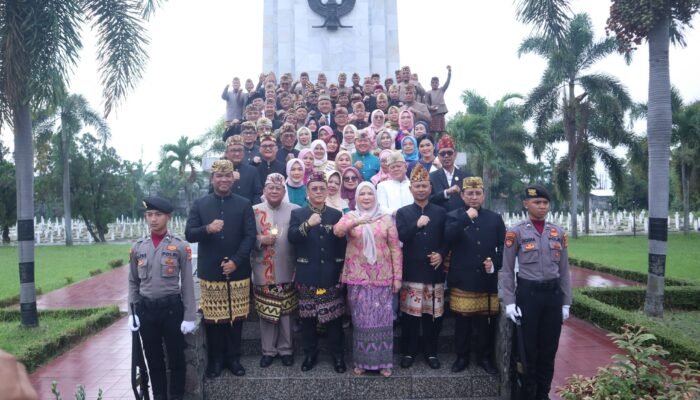 HUT ke-344 Bandar Lampung, Wali Kota Eva Dwiana dan Forkopimda Gelar Ziarah Tabur Bunga di TMP Kedaton