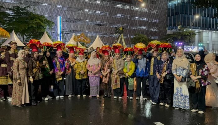 Walikota Bandar Lampung Hadiri Festival Karnaval Nusantara Semarakkan Rakernas XVIII APEKSI di Medan