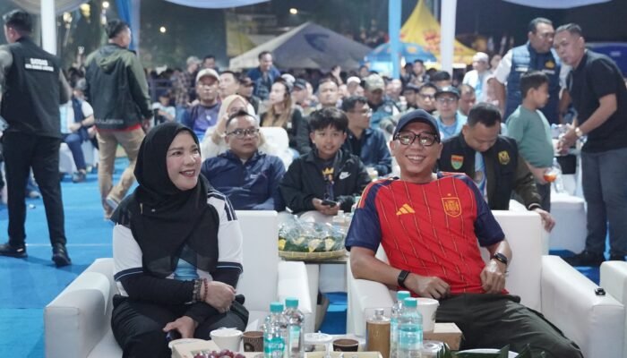 Sinergi Pemkot dan Pemprov, Nobar Final Piala Dunia di Tugu Adipura Bertabur Hadiah dan Dipadati Ribuan Warga