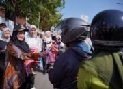 Semarakkan HUT ke-81 RI, Wali Kota Eva Dwiana Bagikan 10 Ribu Bendera Merah Putih ke Warga Bandar Lampung