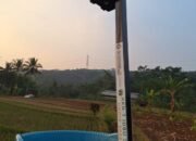 Dukung Pertanian Berkelanjutan, Mahasiswa KKN-T UNDIP Hadirkan Perangkap Hama Jagung Berbasis Energi Surya di Desa Kluwih