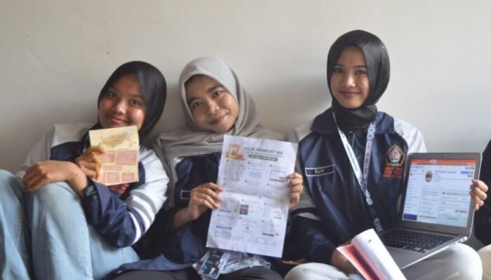 Mahasiswa KKN-T IDBU 36 UNDIP Perkuat Branding Teh Rambut Jagung KWT Desa Kluwih melalui Pelatihan Identitas Merek dan Digital Marketing
