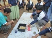 Manfaatkan Jagung Rusak Pascapanen, Mahasiswa KKN-T UNDIP Edukasi Budidaya Maggot BSF di Desa Kluwih