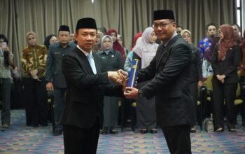 Lantik Pejabat Administrator dan Pengawas, Sekdaprov Marindo Tegaskan Instruksi Gubernur: Program Harus Dirasakan Rakyat
