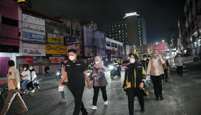 Dampak Abu Vulkanik Anak Krakatau, Wali Kota Bandar Lampung Turun Jalan Bagikan Masker