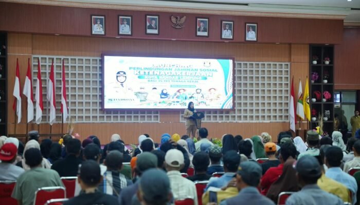 Pemkot Bandar Lampung Serahkan 35 Ribu Kartu BPJS Ketenagakerjaan, Targetkan Jangkau Wartawan dan Organisasi Wanita