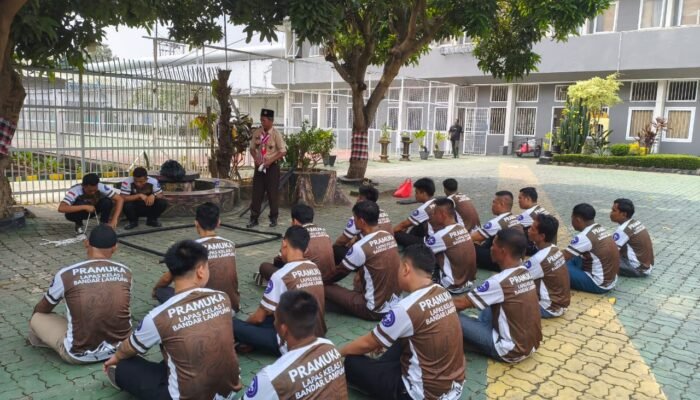 Asah Disiplin dan Keterampilan, Warga Binaan Lapas Bandar Lampung Ikuti Latihan Pramuka Bersama Kwarcab