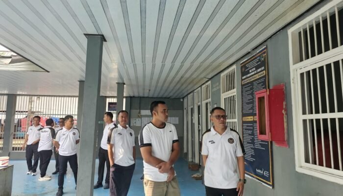Cegah Halinar dan Fasilitas Khusus, Ka. KPLP Lapas Bandar Lampung Pimpin Kontrol Blok Hunian