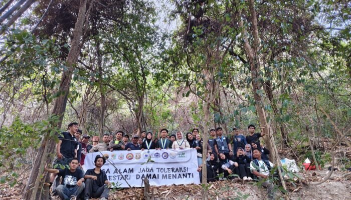 Cegah Paham Radikalisme Lewat Pelestarian Lingkungan, Densus 88 dan Komunitas Teras Warga Tanam Pohon di Gunung Banten